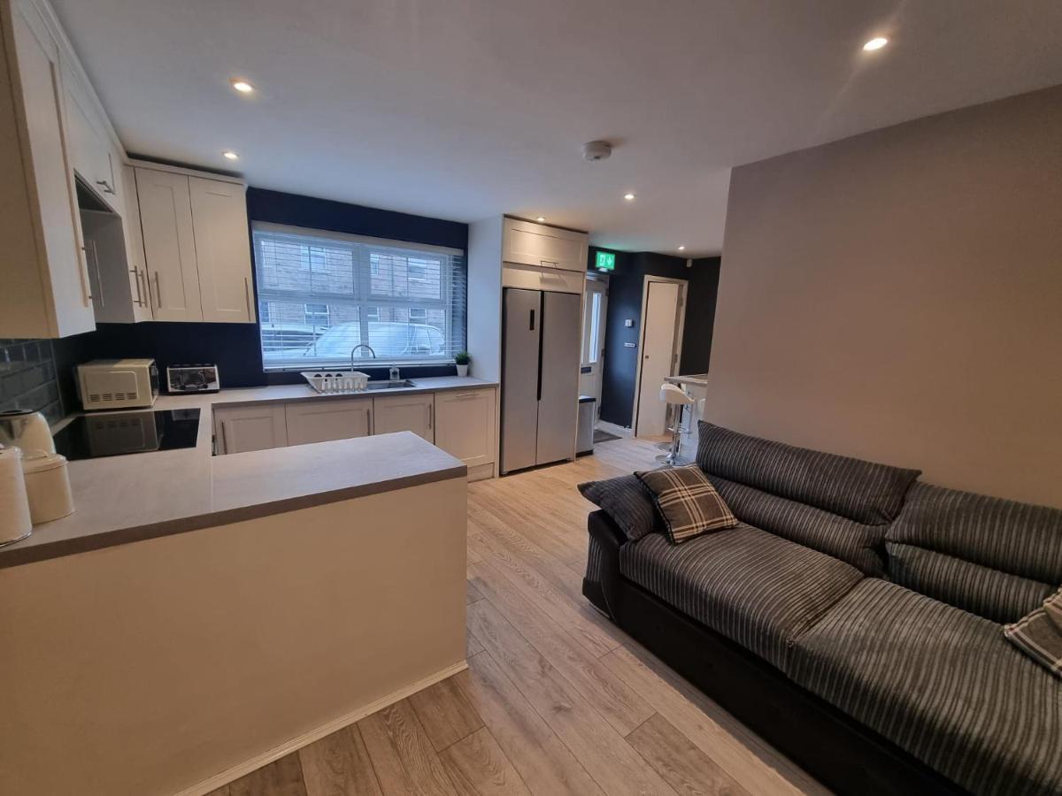 6 Dbl Bed, Central Huddersfield House Inc Parking Exterior foto