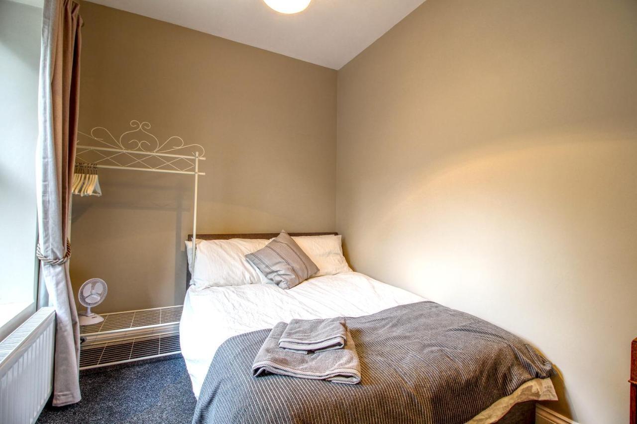 6 Dbl Bed, Central Huddersfield House Inc Parking Exterior foto