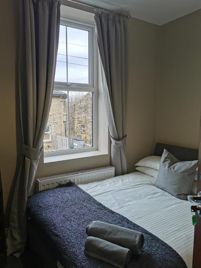 6 Dbl Bed, Central Huddersfield House Inc Parking Exterior foto