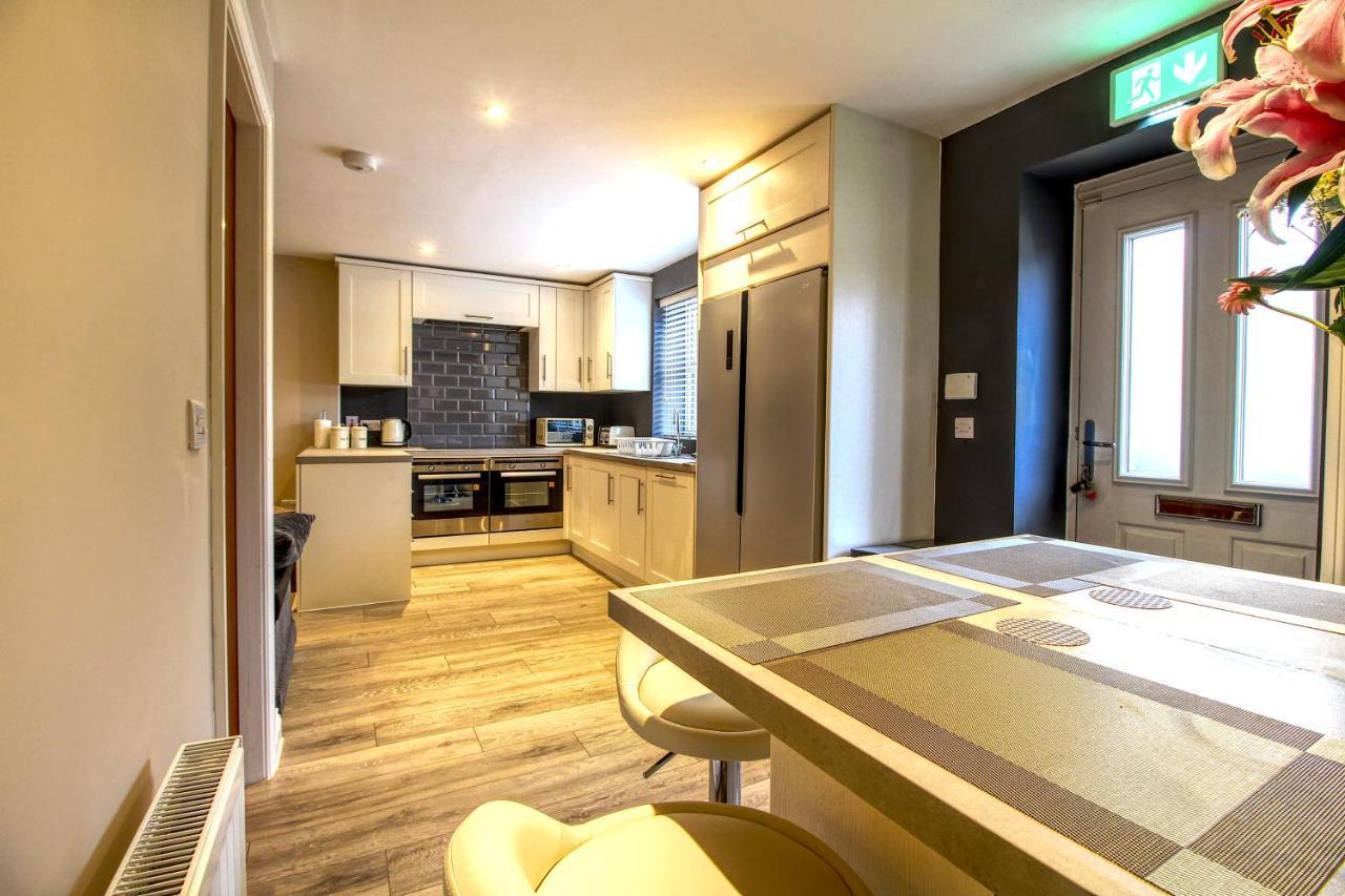 6 Dbl Bed, Central Huddersfield House Inc Parking Exterior foto